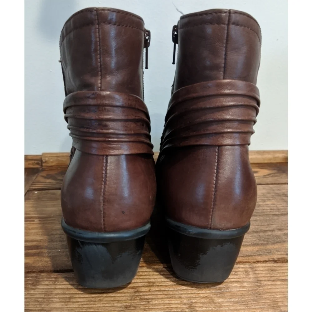 Clarks Bendable Zip Brown Leather Ankle Booties 11